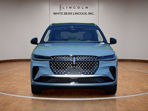Used 2025 Lincoln Nautilus Reserve AWD/4WD image 2