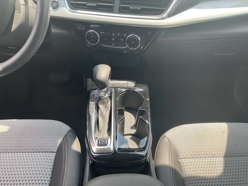 Used 2025 Chevrolet Trax LT FWD image 10