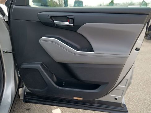 Used 2023 Toyota Highlander XLE image 35
