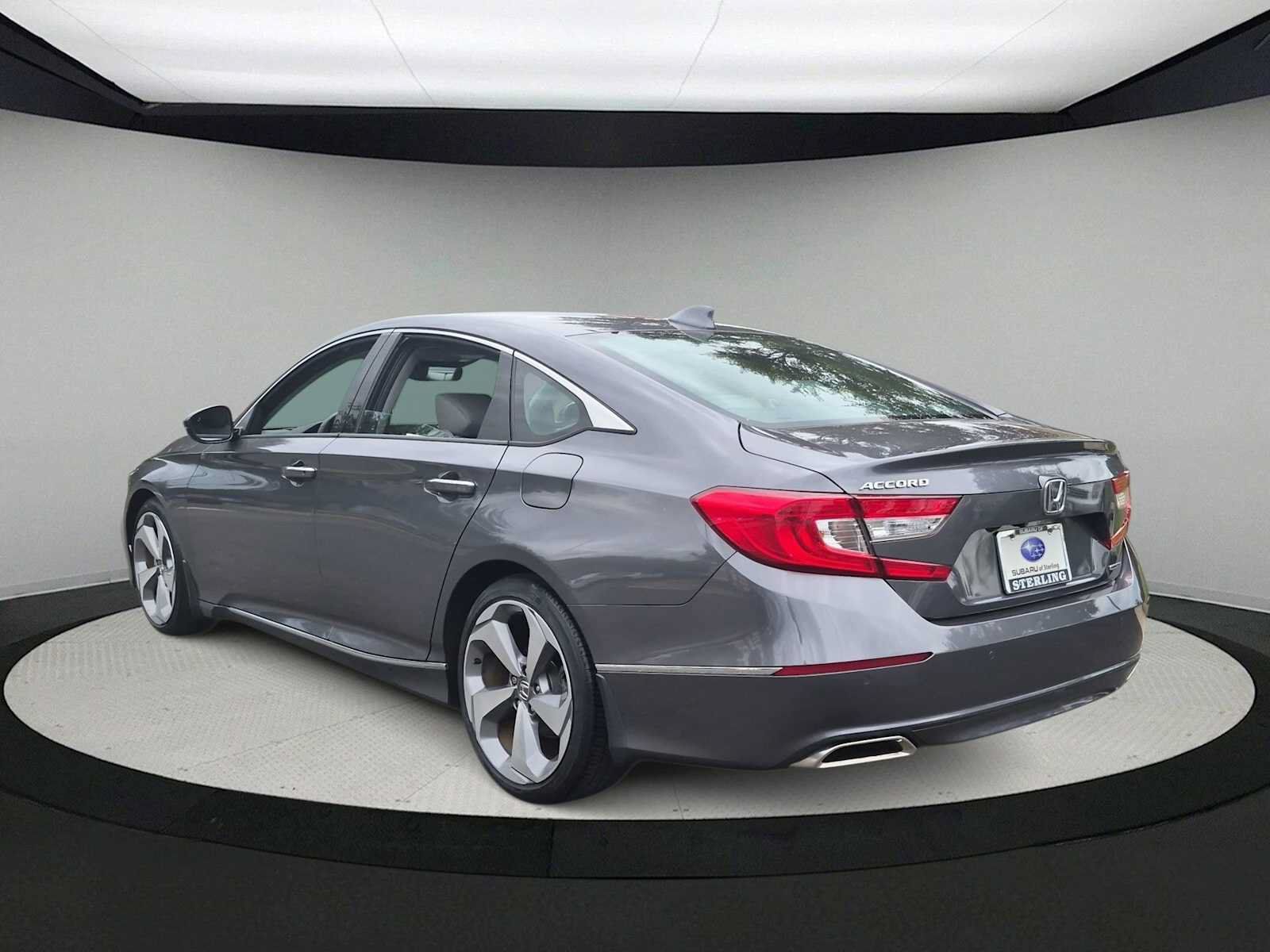 Used 2018 Honda Accord Touring image 6