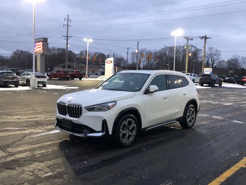 Used 2025 BMW X1 xDrive28i image 4