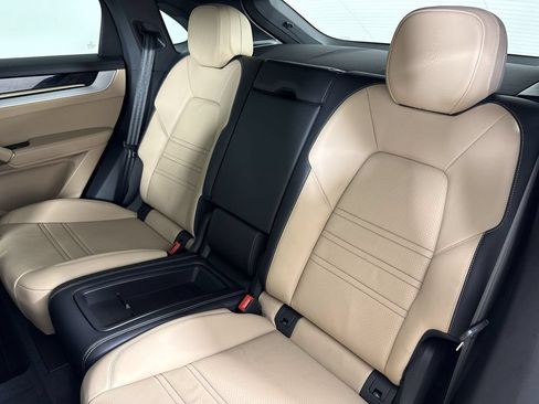 Certified 2024 Porsche Cayenne Coupe AWD/4WD image 22