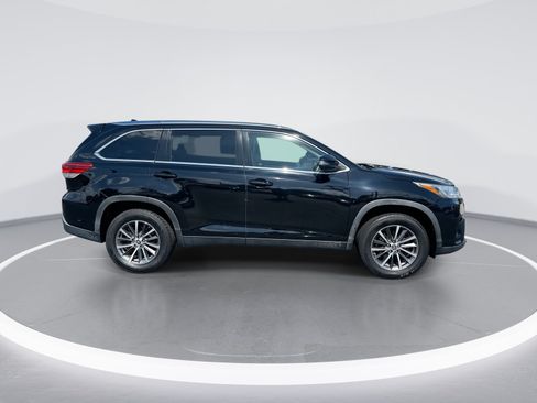 Used 2019 Toyota Highlander XLE FWD image 10