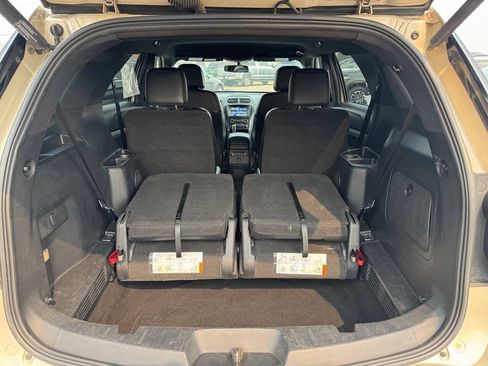 Used 2017 Ford Explorer XLT w/ Equipment Group 202A AWD/4WD image 31