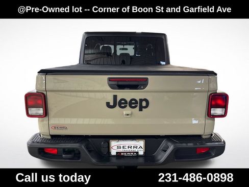 Used 2022 Jeep Gladiator Sport AWD/4WD image 4