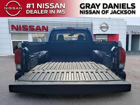 Used 2018 Toyota Tacoma SR RWD image 9