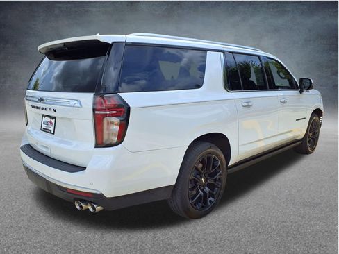 Used 2022 Chevrolet Suburban High Country w/ Max Trailering Package AWD/4WD image 8