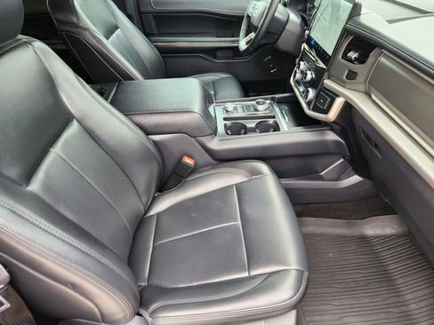 Used 2024 Ford Expedition XLT AWD/4WD image 13