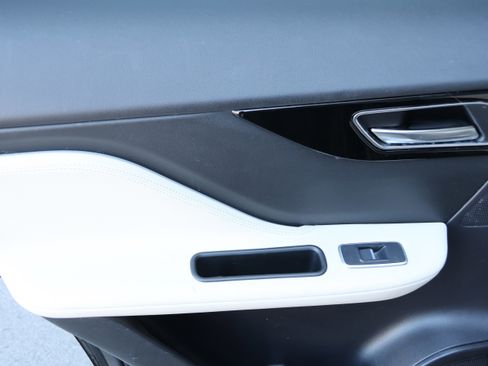 Used 2020 Jaguar F-PACE Prestige image 33