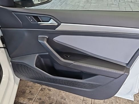 Used 2025 Volkswagen Jetta SE image 11