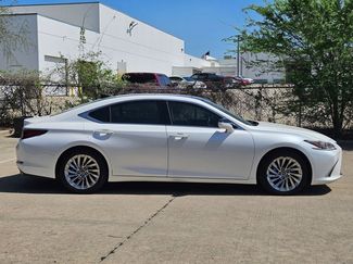 Used 2019 Lexus ES 350 Ultra Luxury w/ Accessory Package 2 video 4