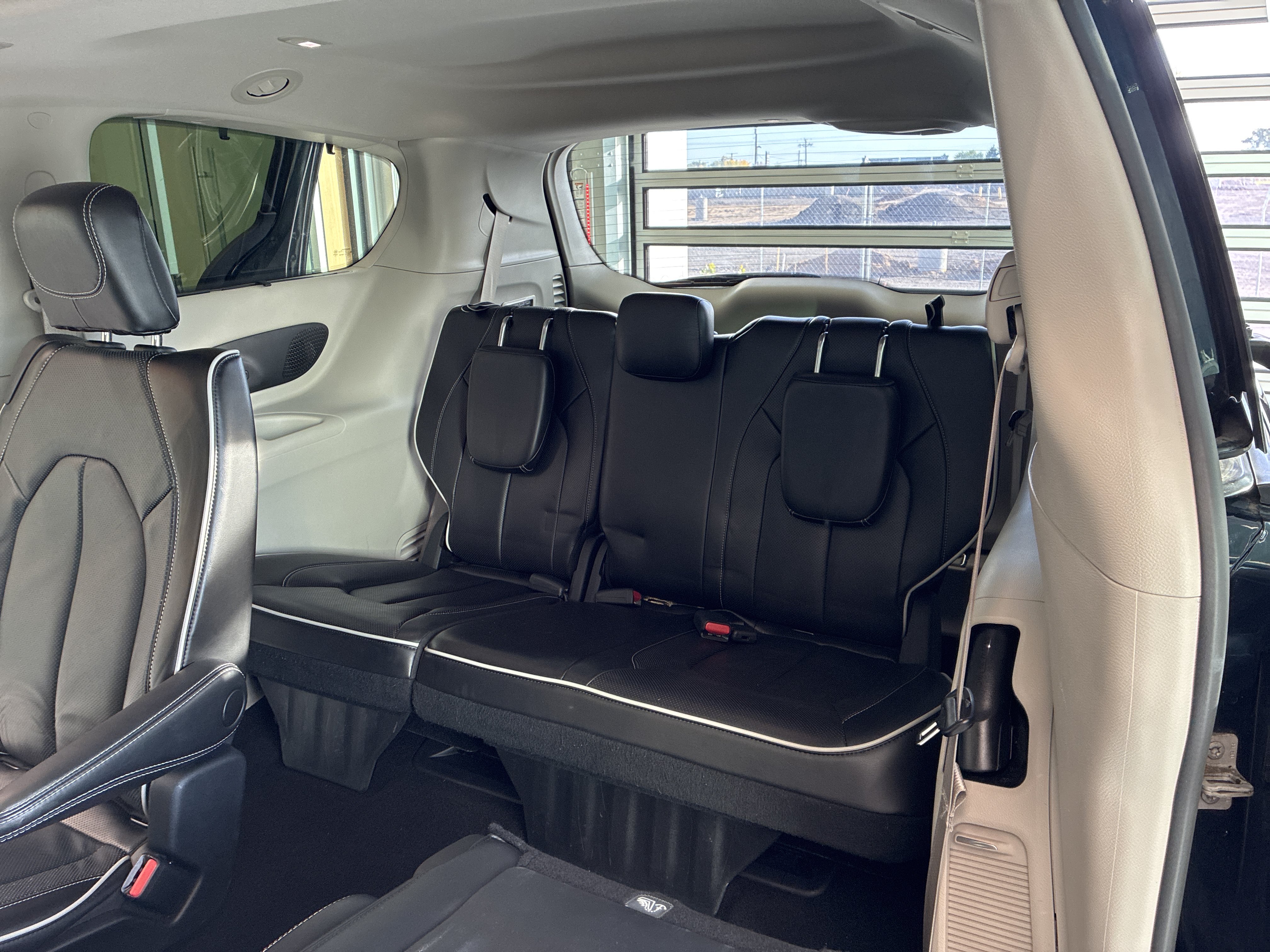 Certified 2023 Chrysler Pacifica Limited w/ Uconnect Theater Family Group AWD/4WD image 12