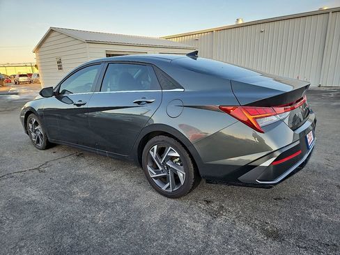 Used 2025 Hyundai Elantra Limited image 4