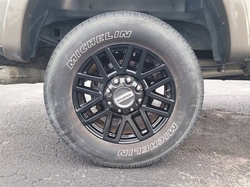 Used 2022 Ford F250 Lariat w/ Lariat Ultimate Package image 5