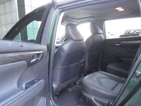 Used 2023 Toyota Highlander Limited AWD/4WD image 14