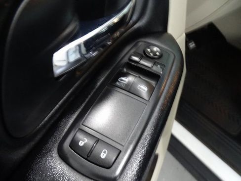 Used 2016 Dodge Grand Caravan American Value Package image 8