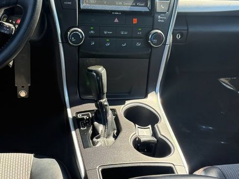 Used 2016 Toyota Camry SE w/ Protection Package (Q2) FWD image 16