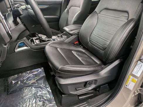 Used 2025 Ford Ranger Lariat w/ Trailer Tow Package image 9