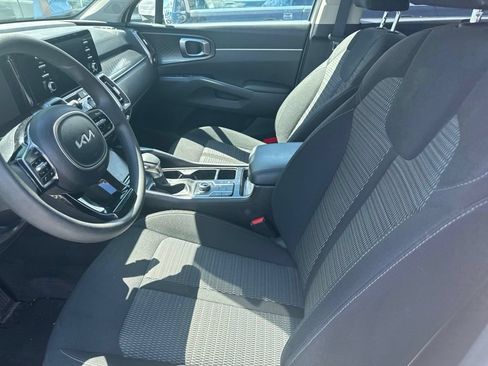 Used 2023 Kia Sorento LX AWD/4WD image 3