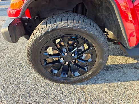 Used 2022 Jeep Wrangler Unlimited Sahara w/ Cold Weather Group AWD/4WD image 10