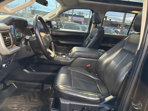 Used 2022 Ford Expedition XLT image 10