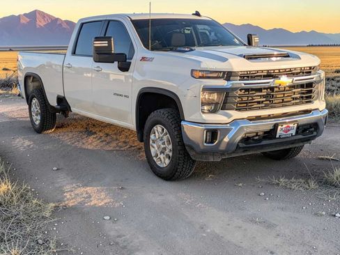 Used 2024 Chevrolet Silverado 2500 LT w/ Convenience Package AWD/4WD image 8