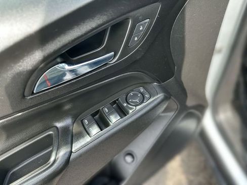 Used 2022 Chevrolet Equinox LT w/ Driver Convenience Package FWD image 17