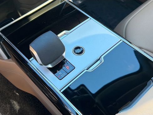 Used 2025 Land Rover Range Rover Autobiography image 29