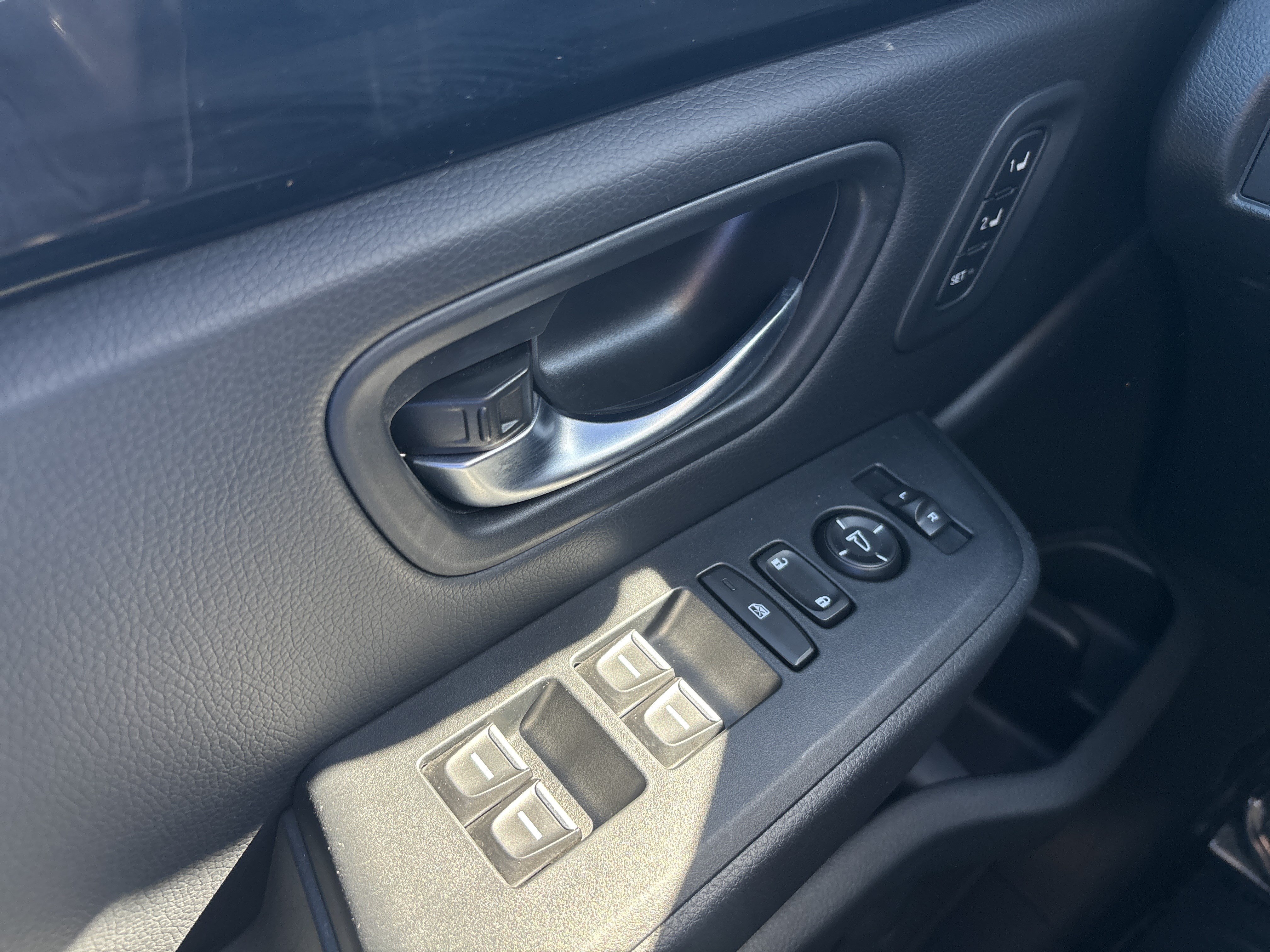 Used 2025 Honda Pilot EX-L image 18