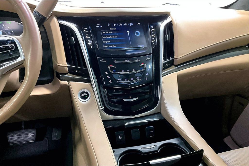 Used 2018 Cadillac Escalade Platinum AWD/4WD image 7