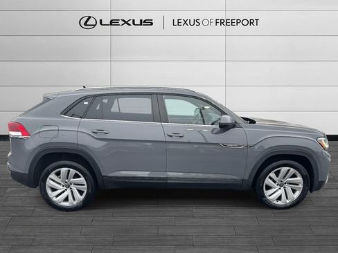 Used 2020 Volkswagen Atlas Cross Sport SE w/ Panoramic Sunroof Package image 4