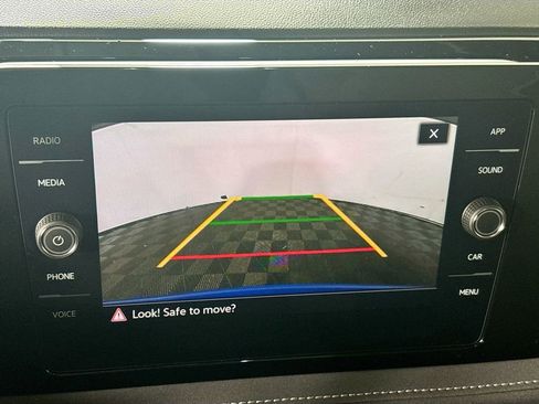 Certified 2025 Volkswagen Taos SE image 16