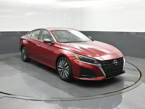 Used 2025 Nissan Altima 2.5 SV image 17