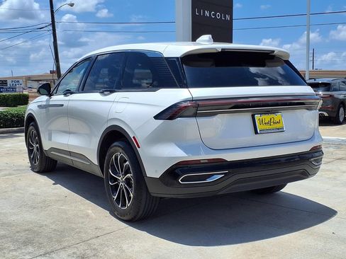 Used 2024 Lincoln Nautilus Premier AWD/4WD image 4