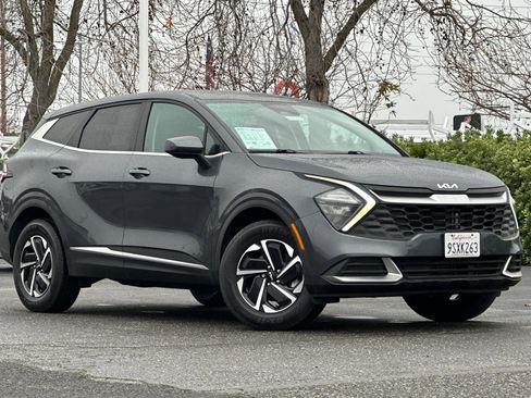 Used 2023 Kia Sportage LX image 2