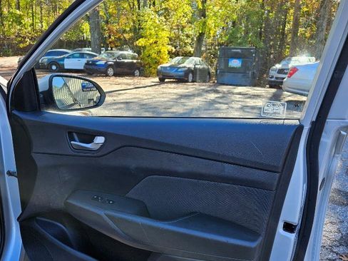 Used 2020 Hyundai Accent SE image 32