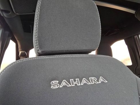 Used 2017 Jeep Wrangler Unlimited Sahara w/ Connectivity Group image 4