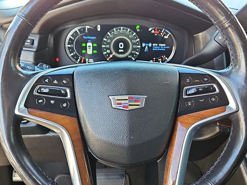 Used 2019 Cadillac Escalade ESV Luxury image 21