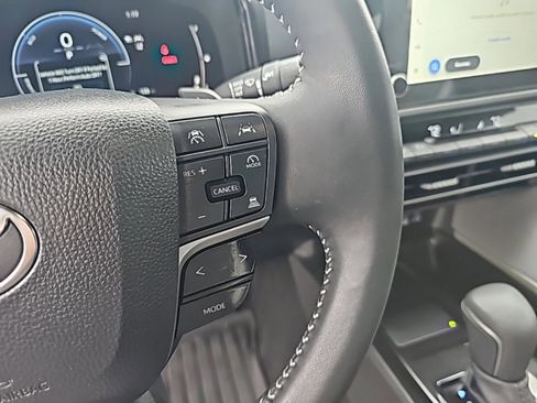 Used 2025 Toyota Camry SE image 24