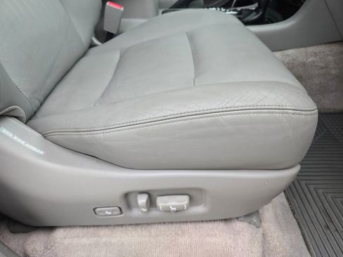 Used 2006 Toyota Land Cruiser Sport Utility 4D image 22