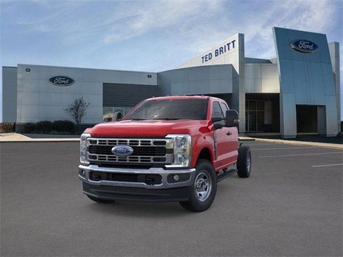 New 2026 Ford F350 XL w/ XL Chrome Package image 3