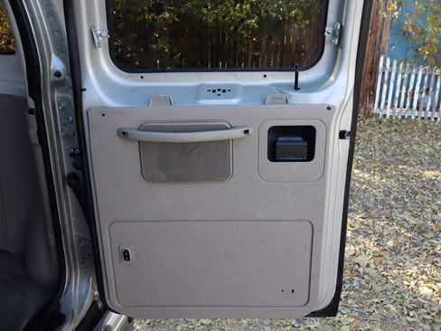 Used 2009 Ford E-350 and Econoline 350 Super Duty Wagon image 24