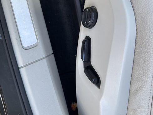 Used 2022 Volvo XC60 T8 Inscription Expression w/ Advanced Package image 5