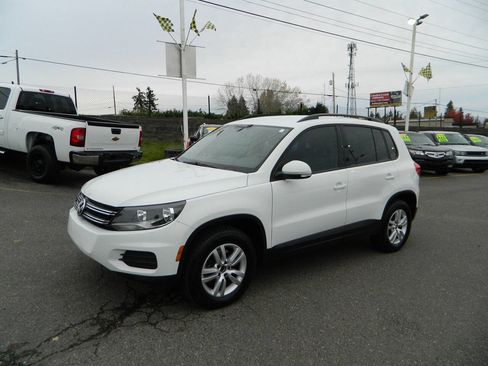 Used 2016 Volkswagen Tiguan S image 4