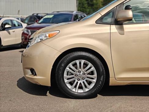 Used 2011 Toyota Sienna XLE w/ XLE Navigation Pkg FWD image 15