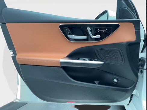 Used 2025 Mercedes-Benz C 300 Sedan image 23