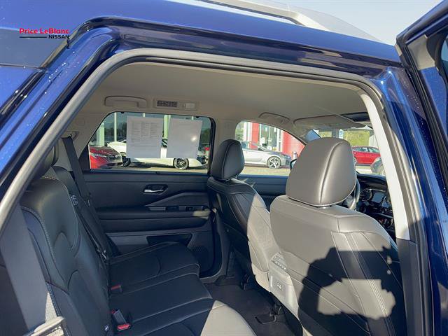 Used 2025 Nissan Pathfinder SL FWD image 23