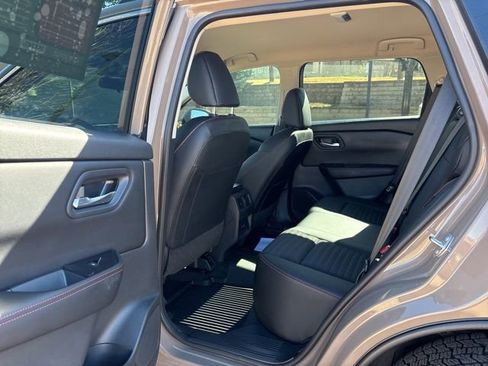 Used 2025 Nissan Rogue SV image 23