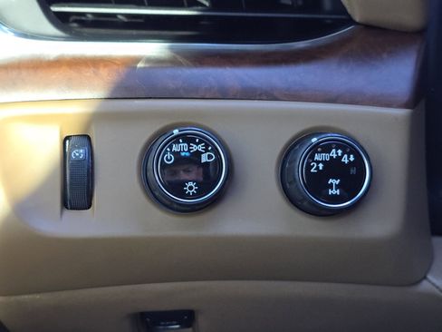 Used 2017 Cadillac Escalade Platinum image 32