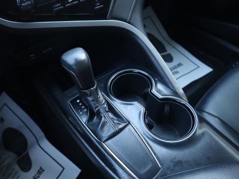 Used 2019 Toyota Camry SE w/ Carpet Mat Package image 66